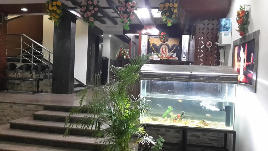 שירדי Hotel Sai Galaxy Inn מראה חיצוני תמונה