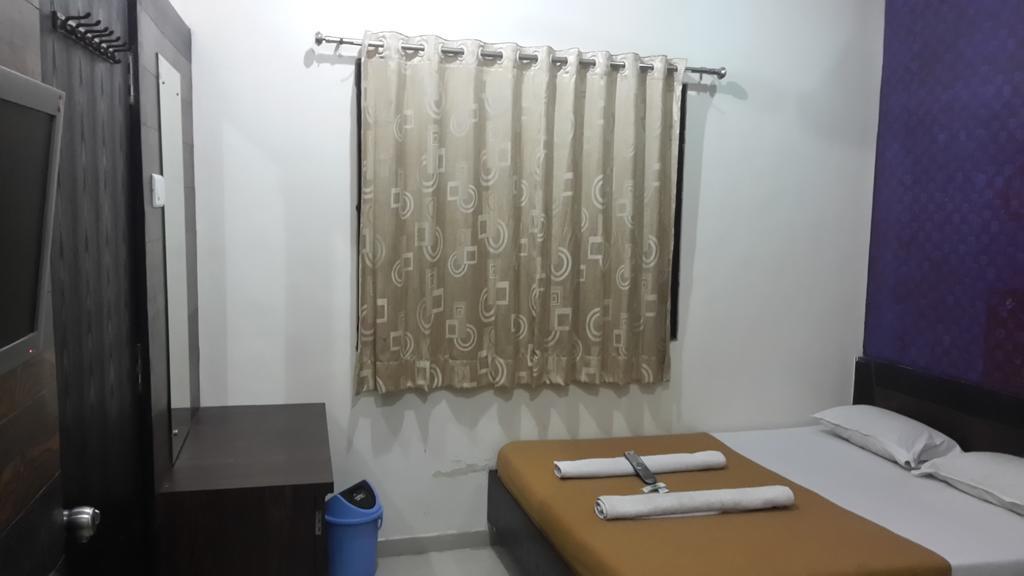 שירדי Hotel Sai Galaxy Inn מראה חיצוני תמונה