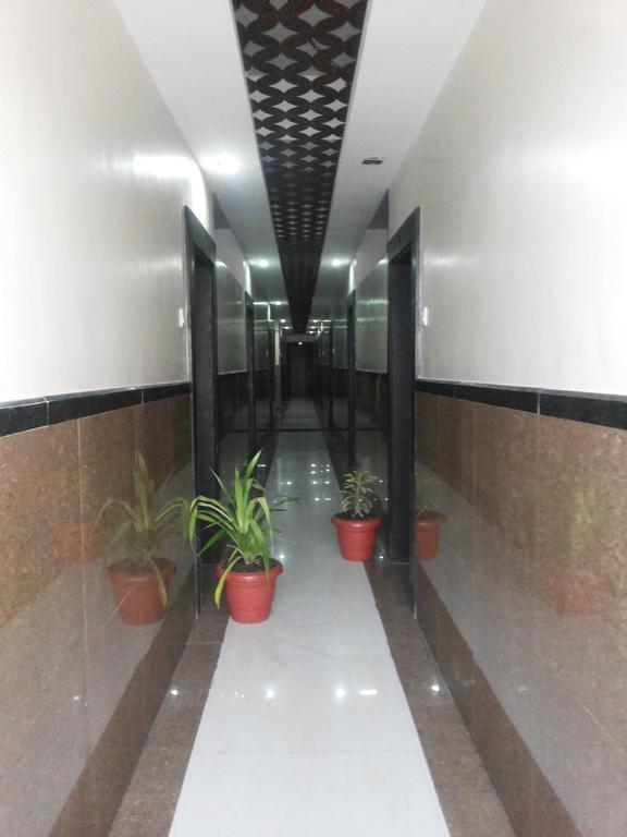 שירדי Hotel Sai Galaxy Inn מראה חיצוני תמונה