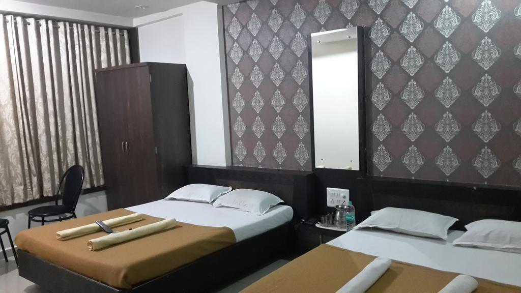 שירדי Hotel Sai Galaxy Inn מראה חיצוני תמונה