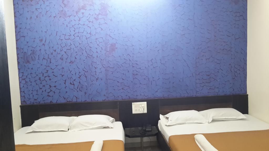 שירדי Hotel Sai Galaxy Inn מראה חיצוני תמונה