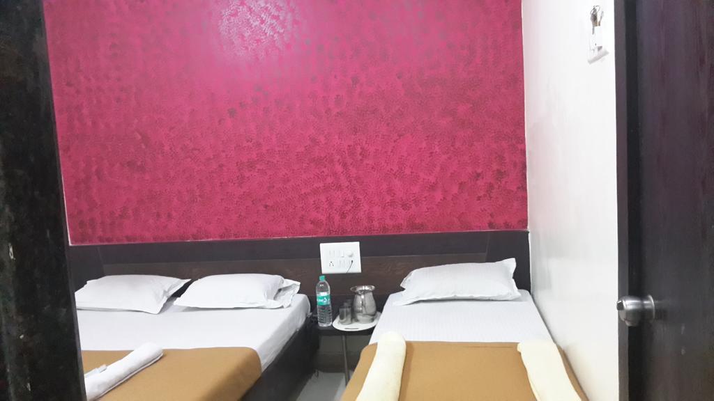שירדי Hotel Sai Galaxy Inn מראה חיצוני תמונה