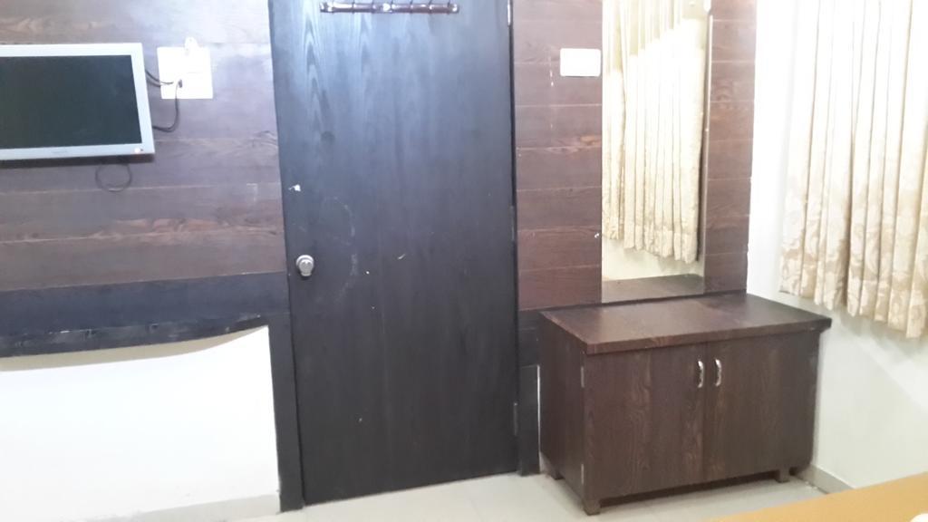 שירדי Hotel Sai Galaxy Inn מראה חיצוני תמונה