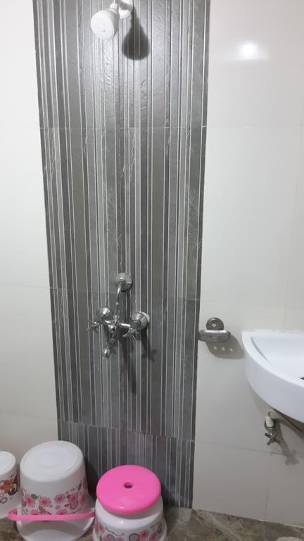 שירדי Hotel Sai Galaxy Inn מראה חיצוני תמונה