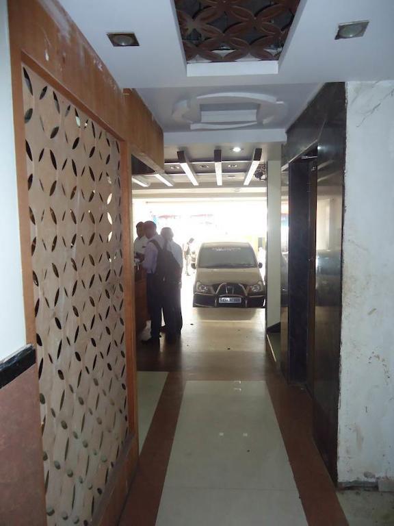 שירדי Hotel Sai Galaxy Inn מראה חיצוני תמונה