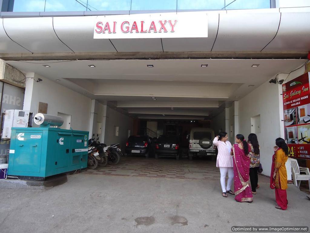 שירדי Hotel Sai Galaxy Inn מראה חיצוני תמונה