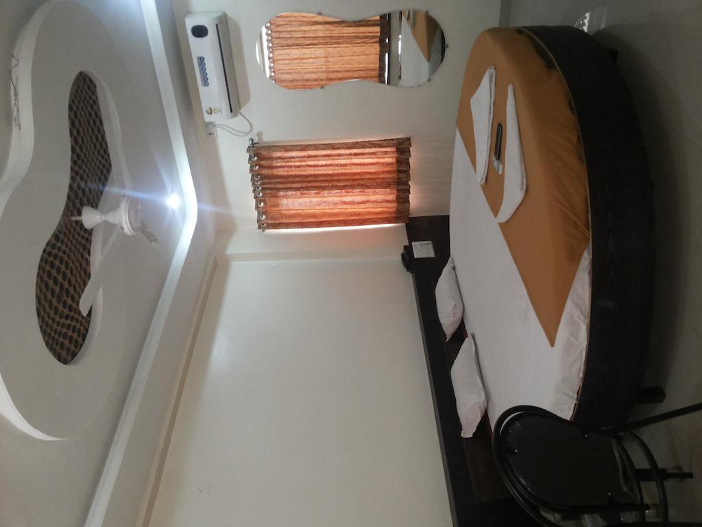 שירדי Hotel Sai Galaxy Inn מראה חיצוני תמונה