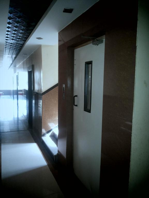 שירדי Hotel Sai Galaxy Inn מראה חיצוני תמונה