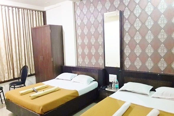 שירדי Hotel Sai Galaxy Inn מראה חיצוני תמונה