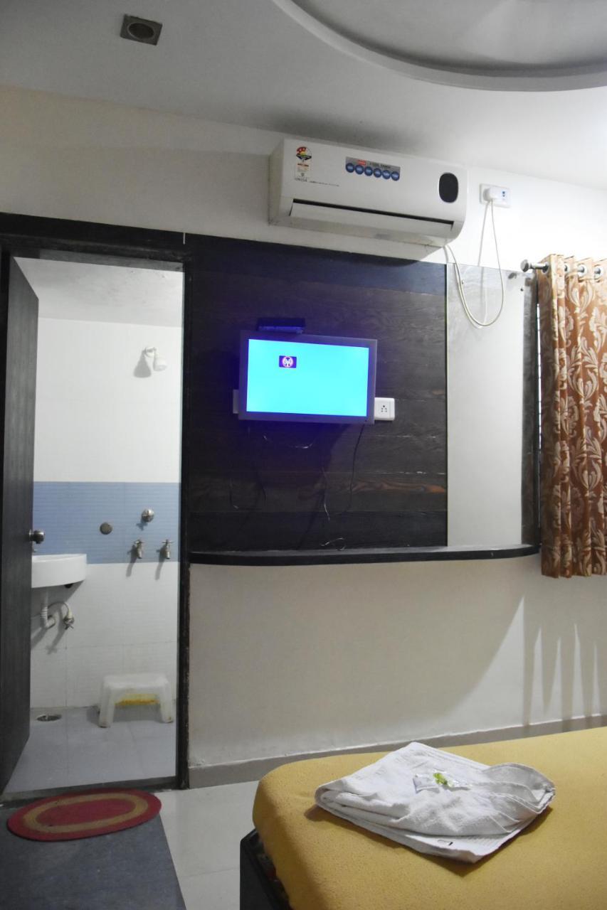 שירדי Hotel Sai Galaxy Inn מראה חיצוני תמונה
