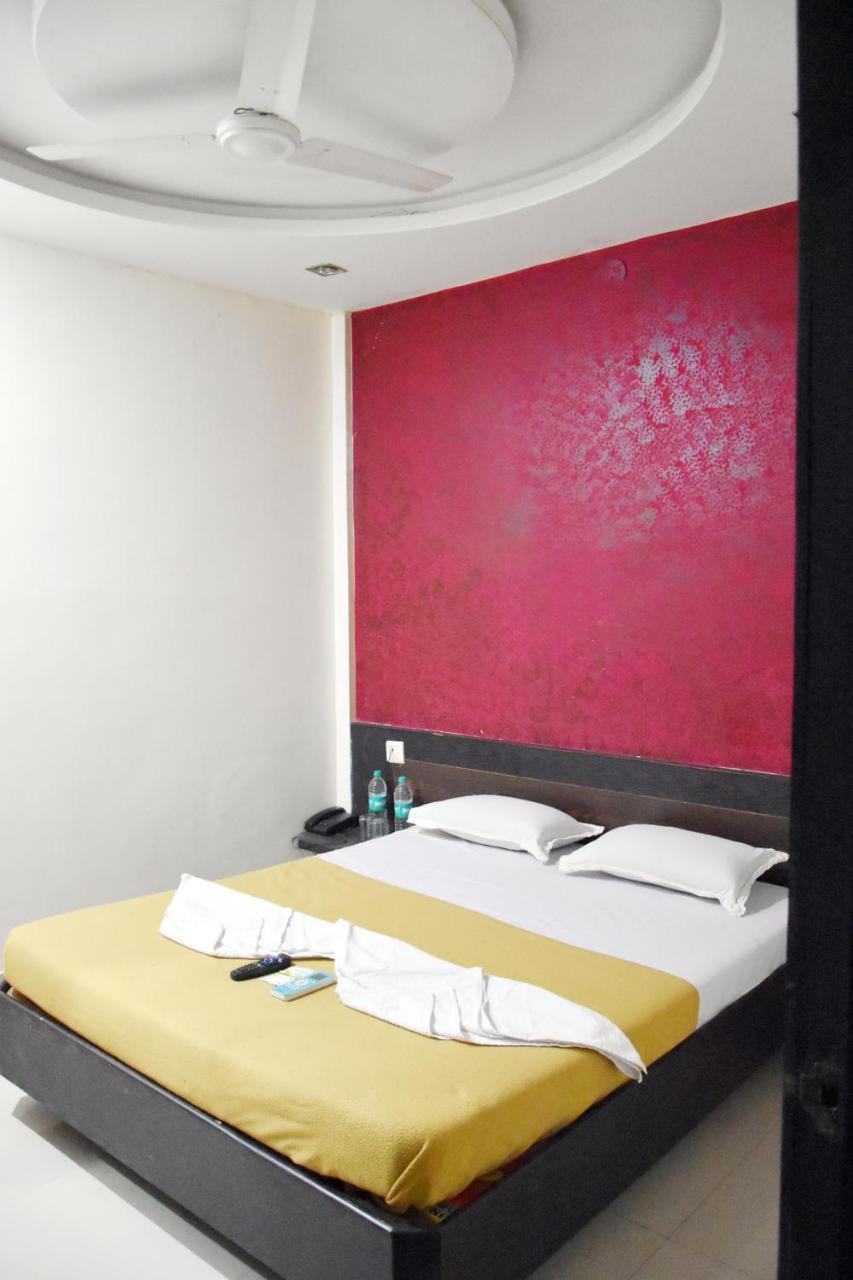 שירדי Hotel Sai Galaxy Inn מראה חיצוני תמונה