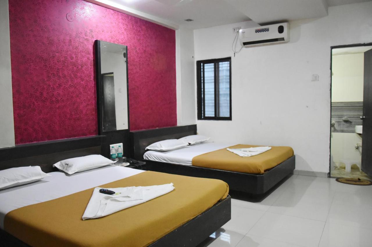 שירדי Hotel Sai Galaxy Inn מראה חיצוני תמונה