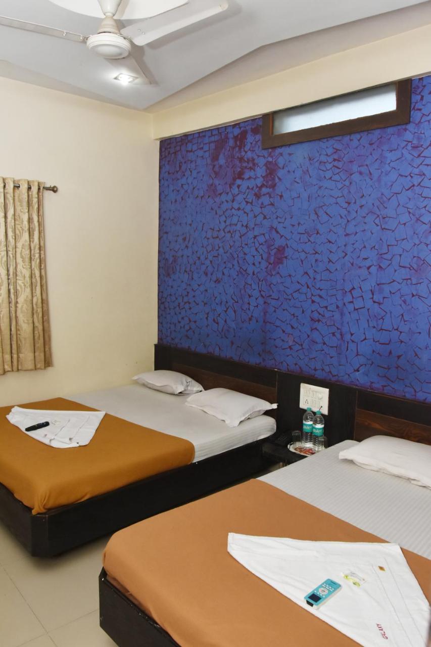 שירדי Hotel Sai Galaxy Inn מראה חיצוני תמונה
